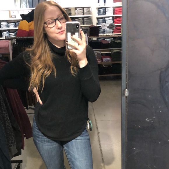 Meet your Posher, Jacquelyn - Picture 3 of 4